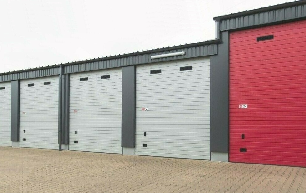 RENTING STORAGE - TYPICAL LOCK-UP TYPE OF STORAGE